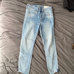 American Eagle High-Rise Crop Jean